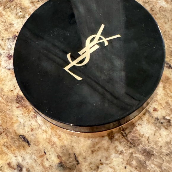 YSL Fusion Ink Cushion Foundation - Picture 4 of 5